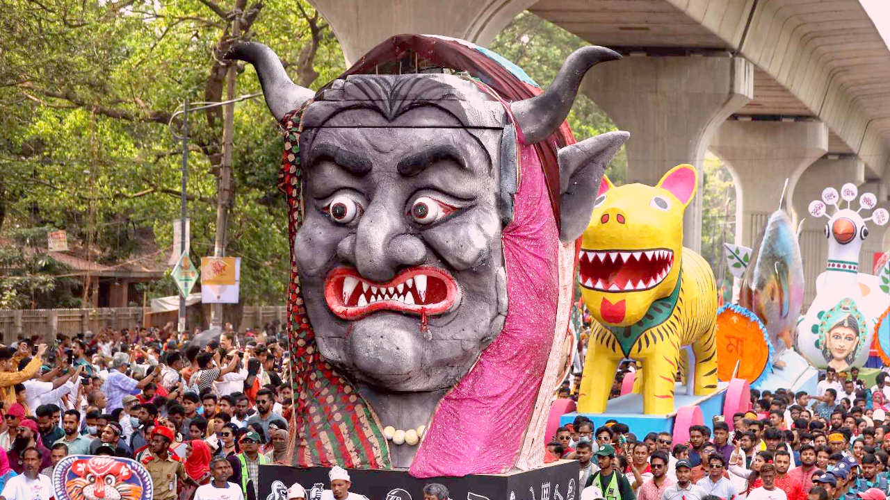 নববর্ষের আনন্দ শোভাযাত্রা: ঢাকা বিশ্ববিদ্যালয়ে উৎসবের আমেজ