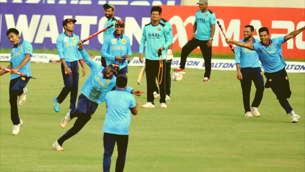 মোহামেডানকে ৬ উইকেটে হারিয়ে আবাহনী’র হ্যাটট্রিক শিরোপা-newsedge24