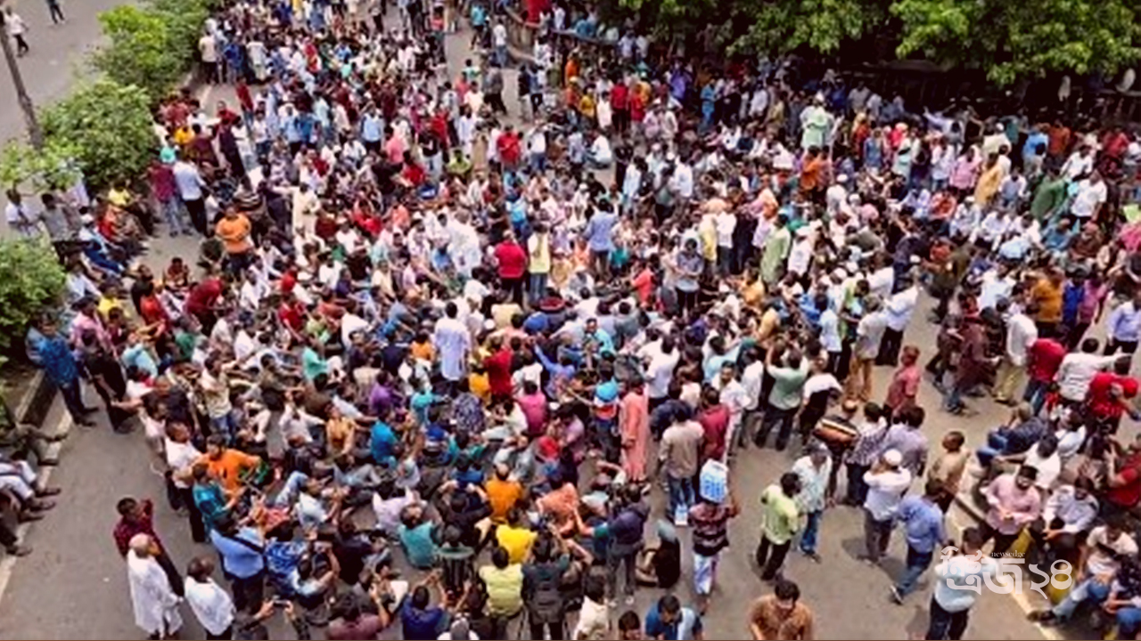 ইশরাককে মেয়র পদে শপথের দাবিতে টানা সপ্তম দিন বিক্ষোভ-মৎস্য ভবন সড়ক অবরোধ-newsedge4