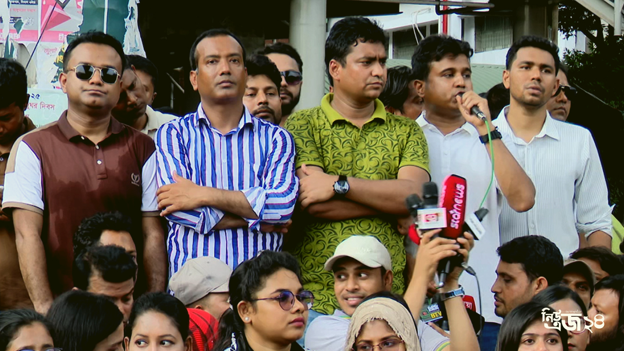 কঠোর কর্মসূচির হুঁশিয়ারি দিয়ে শাহবাগ মোড় ছাড়লো ছাত্রদল-newsedge24