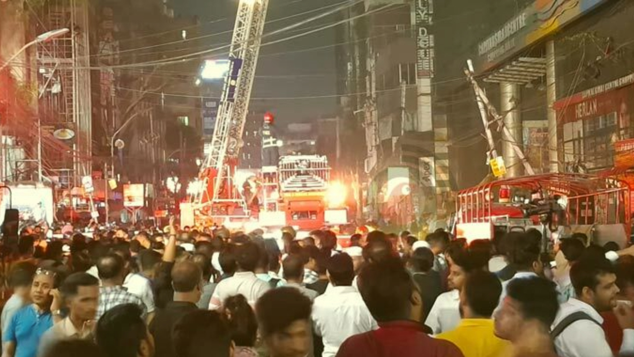 বেইলি রোডে ক্যাপিটাল সিরাজ টাওয়ারে অগ্নিকাণ্ড-newsedge24