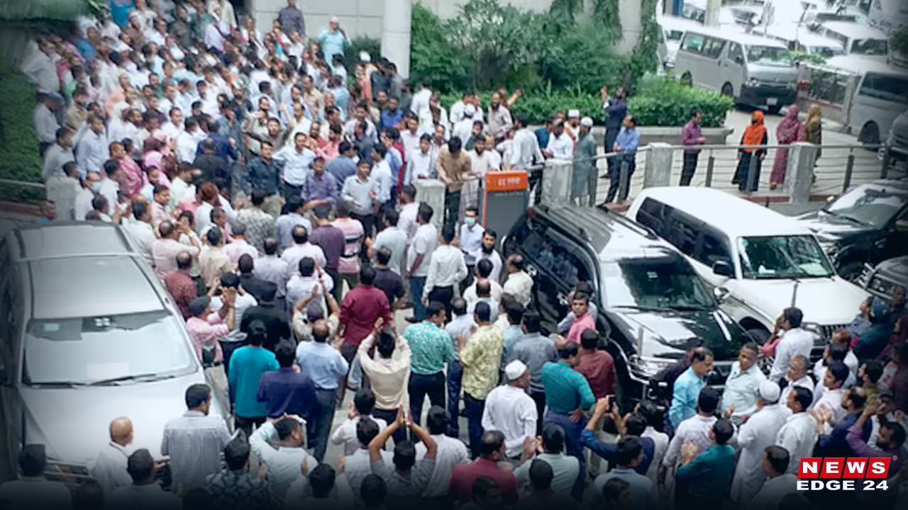 সচিবালয়ে সরকারী কর্মকর্তা-কর্মচারীদের বিক্ষোভ-newsedge24
