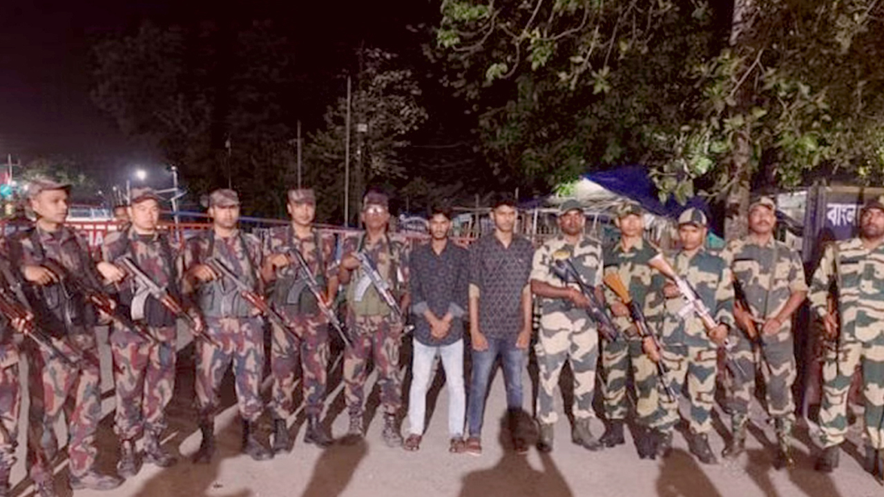 সীমান্তে আটক দুই বাংলাদেশি যুবককে ফেরত দিল বিএসএফ-newsedge4