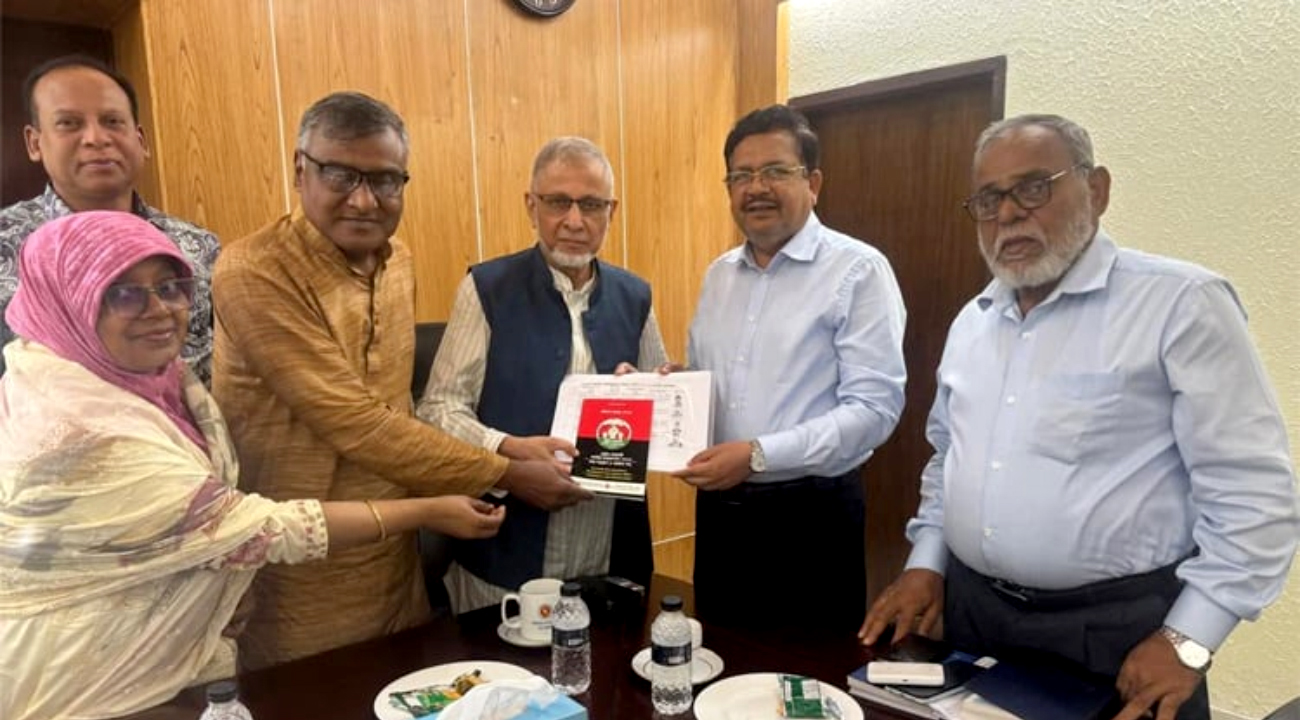 জুলাই বিপ্লবে নিহত শ্রমিকদের তালিকা হস্তান্তর-newsedge24