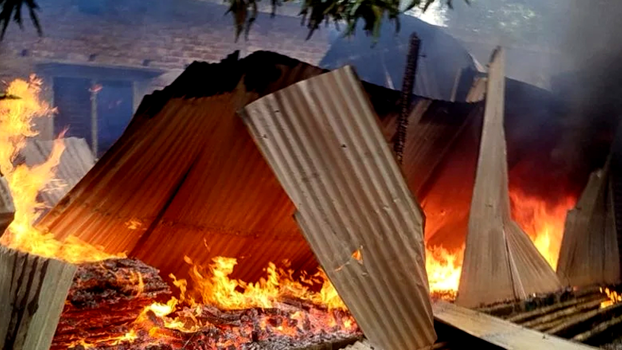 পাবনার তারাপুরে মসজিদ নির্মাণকে কেন্দ্র করে সংঘর্ষে-newsedge24