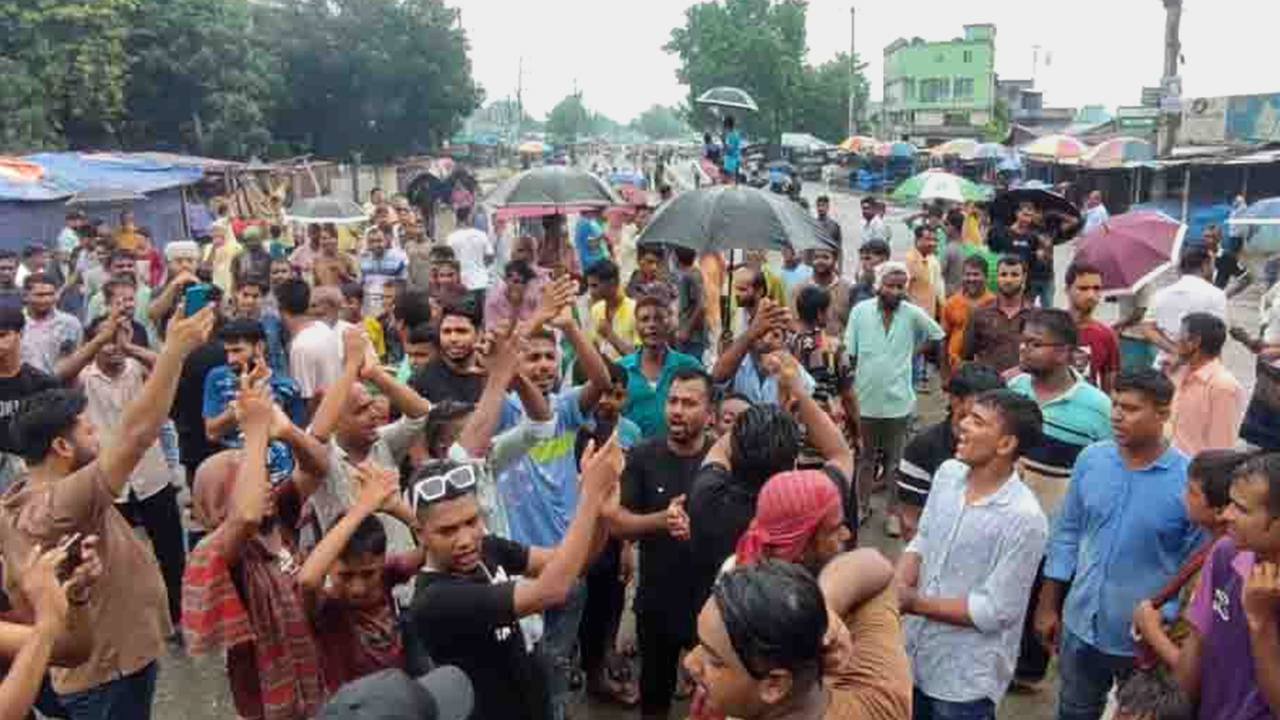 পাবনা-১ আসন পুনর্বহালের দাবিতে বেড়ায় সকাল-সন্ধ্যা হরতাল-newsedge4