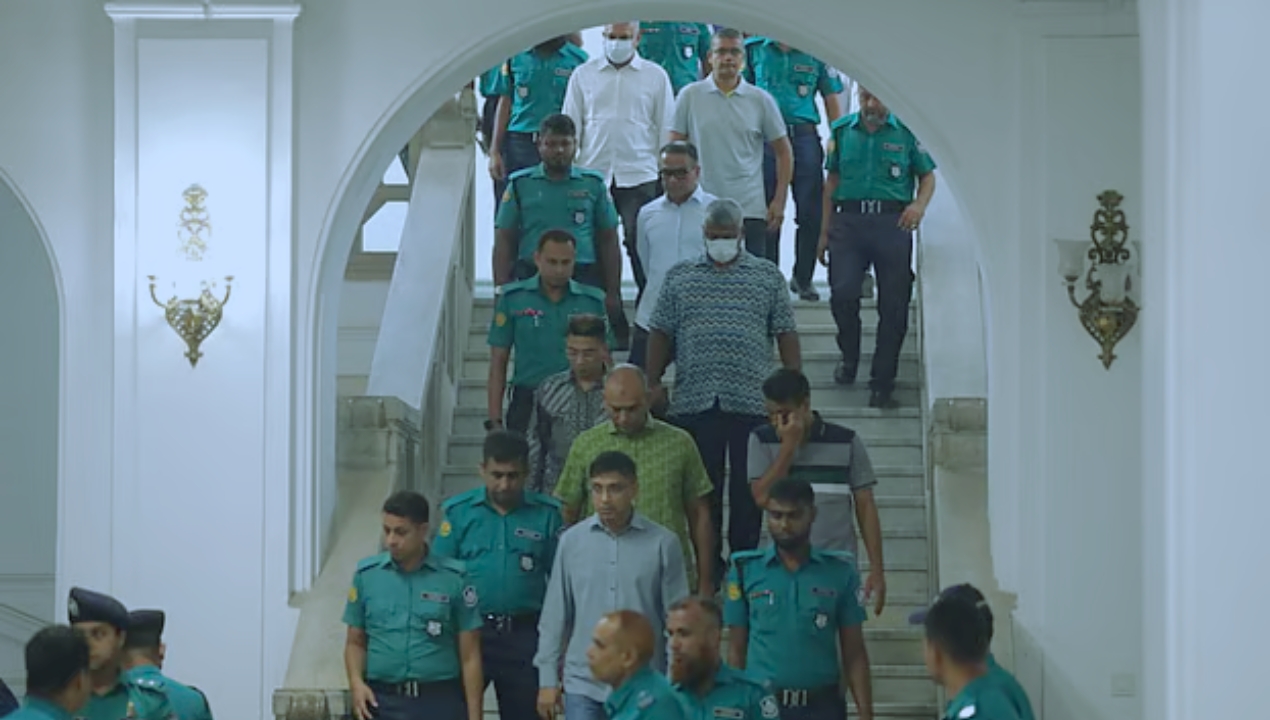 ১৫ সেনা কর্মকর্তার আত্মসমর্পণ