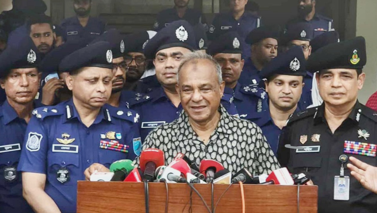 নির্বাচনের-আগে-লুট-হওয়া-অধিকাংশ-অস্ত্র-উদ্ধার-হবে-স্বরাষ্ট্র-উপদেষ্টা-newsedge24