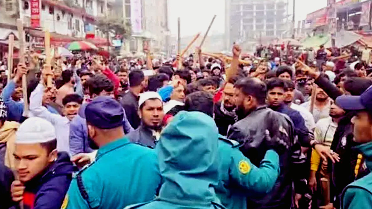 চাঁদাবাজির বিরুদ্ধে মানববন্ধন-newsedge4