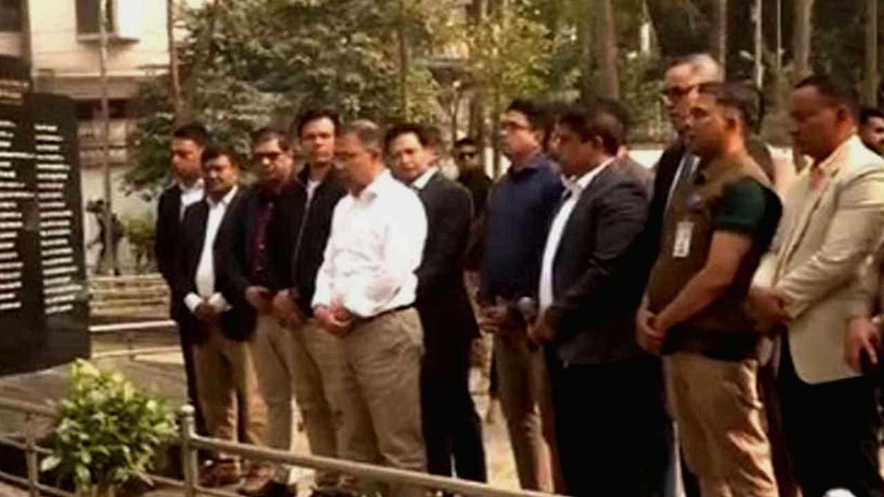 পিলখানায় শহীদ সেনা কর্মকর্তাদের কবর জিয়ারত করলেন তারেক রহমান-newsedge4
