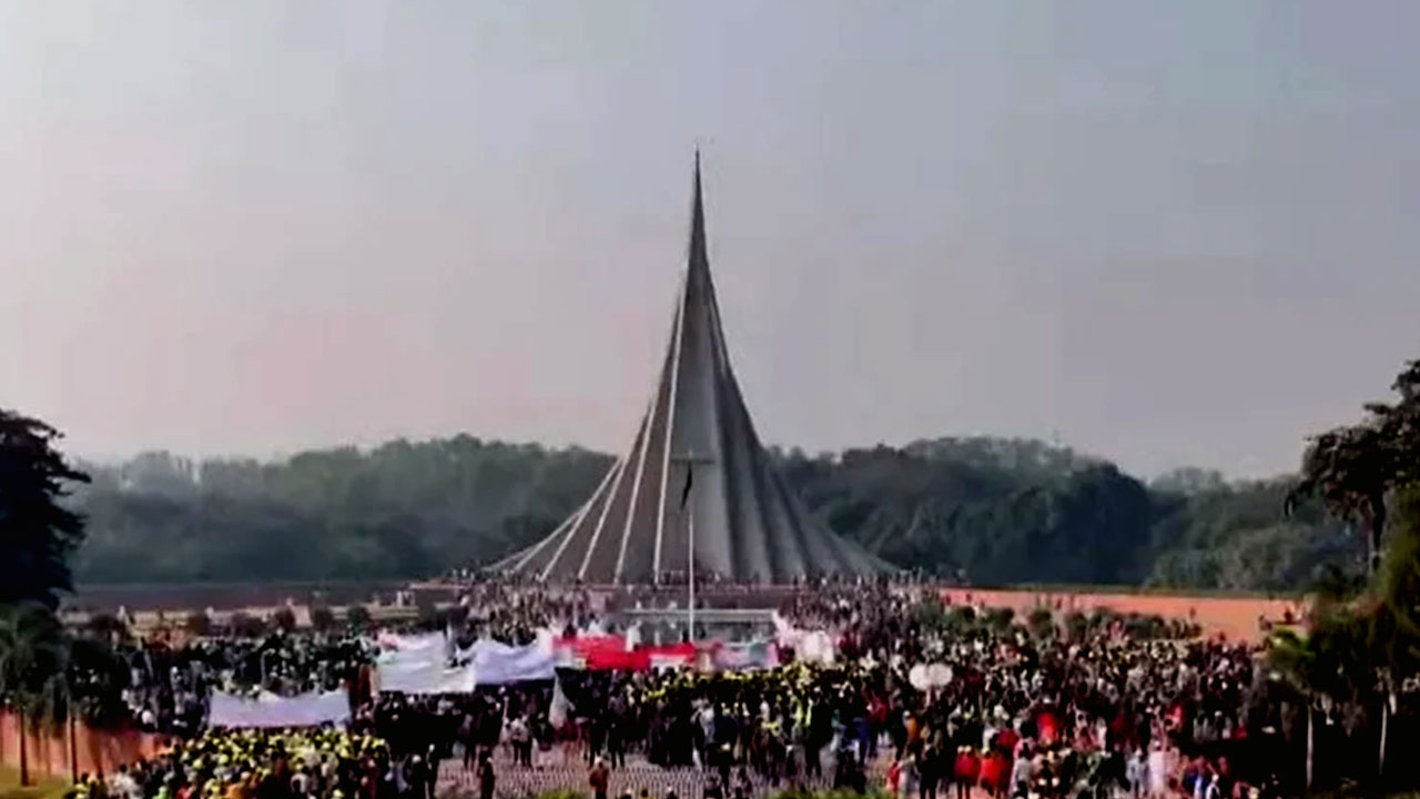 বিজয় দিবস সাভার স্মৃতিসৌধে-newsedge4