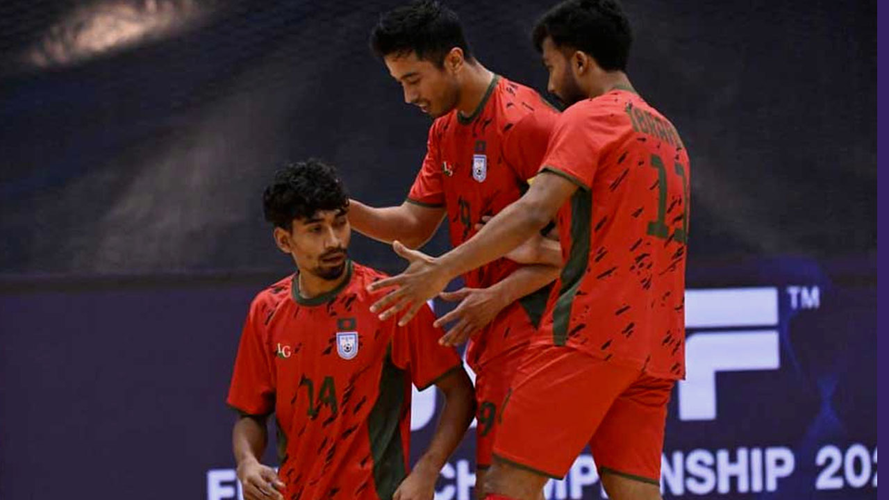 সাফ ফুটসালে ভারতকে ৪-৪ গোলে রুখে দিল বাংলাদেশ-newsedge4