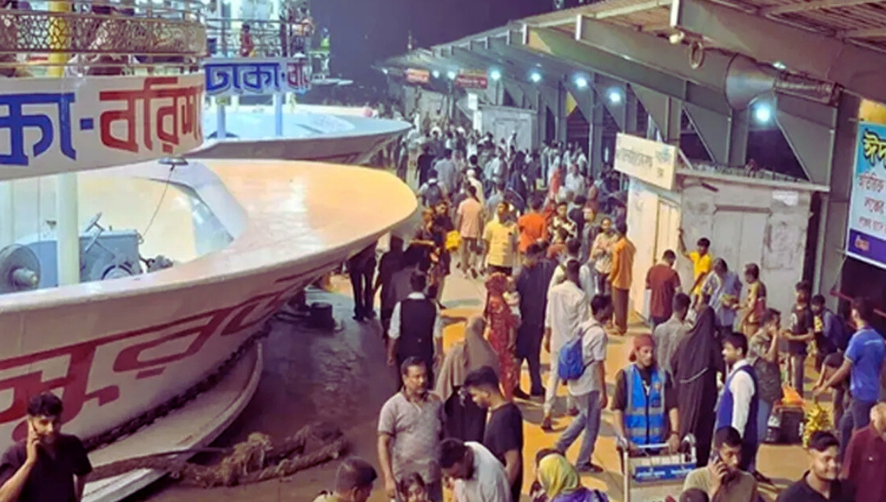 সদরঘাটে দুই লঞ্চের ভয়াবহ সংঘর্ষ: প্রাণ হারালেন ২ জন, নিখোঁজ ৩
