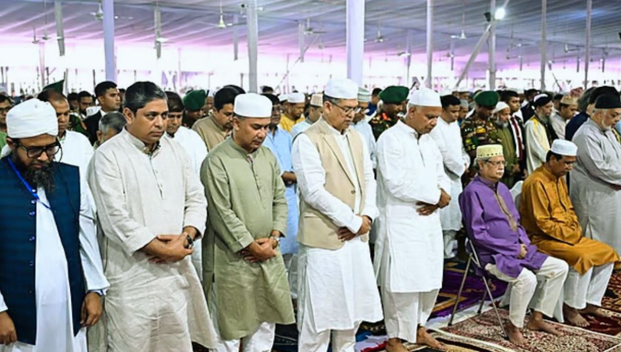 জাতীয় ঈদগাহে প্রধান জামাতে অংশ নিয়েছেন রাষ্ট্রপতি ও প্রধানমন্ত্রী