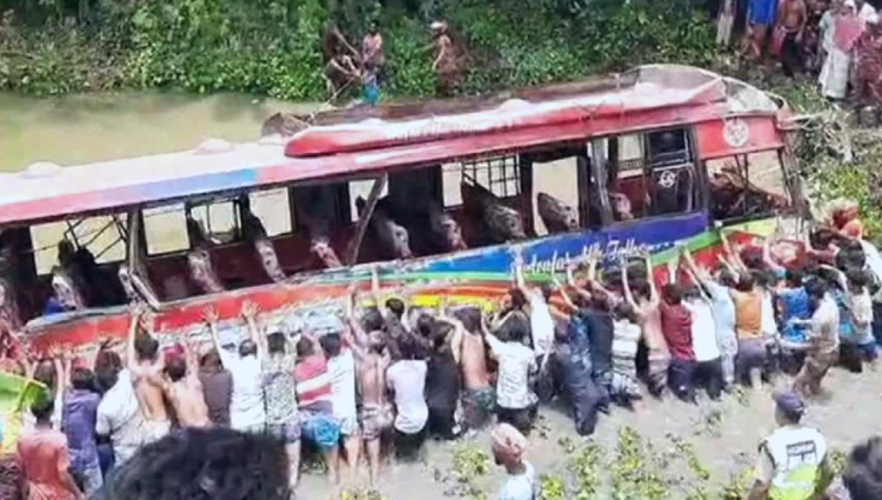 বাস দুর্ঘটনা-newsedge24