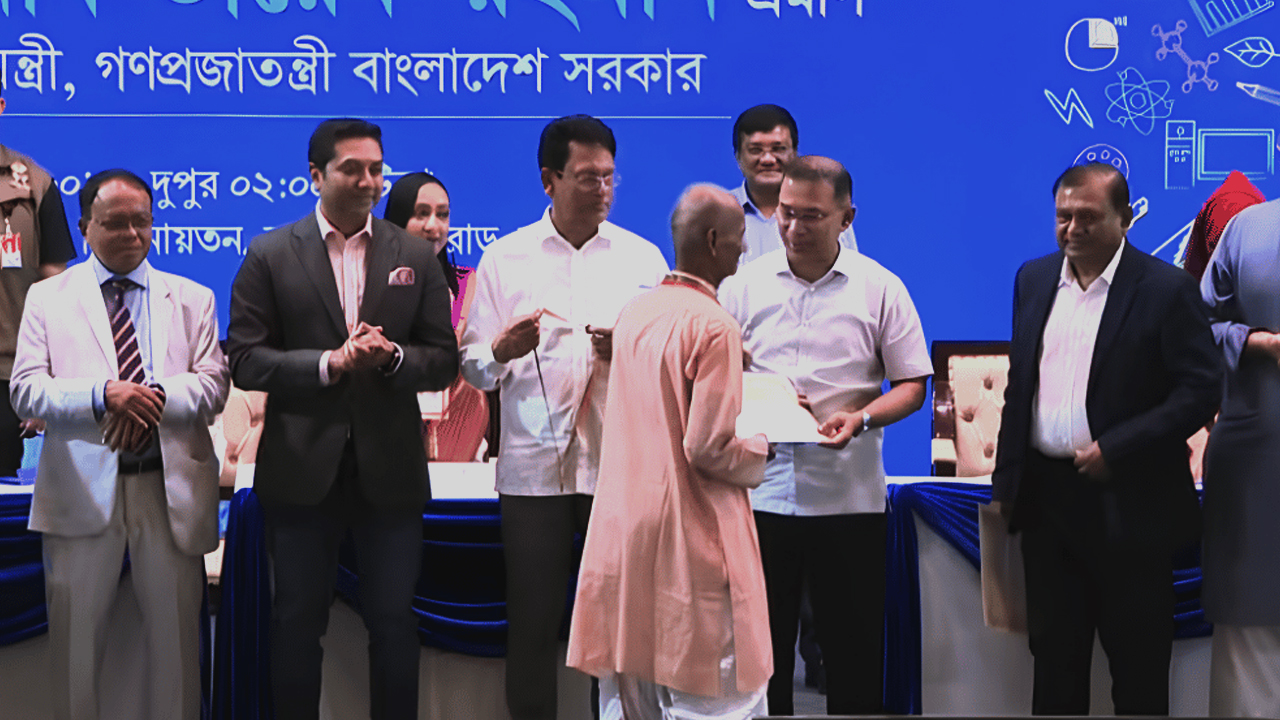 বিশ্ব শিক্ষক দিবসে-010188-NewsEdge24